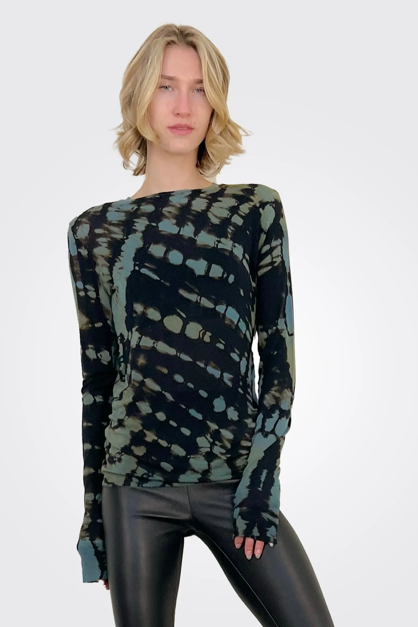 Long Sleeve Fit Crew Spiral Top - Black